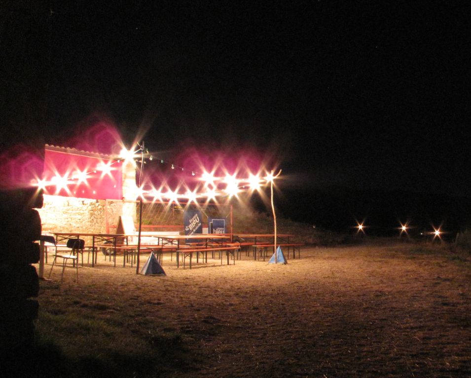 Le site du festival tard dans la nuit